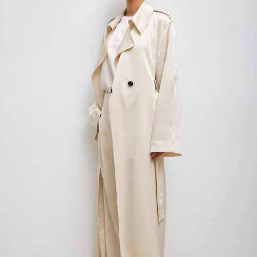 LESET BARB BARBTRENCHCOAT CREME ONMODEL 4