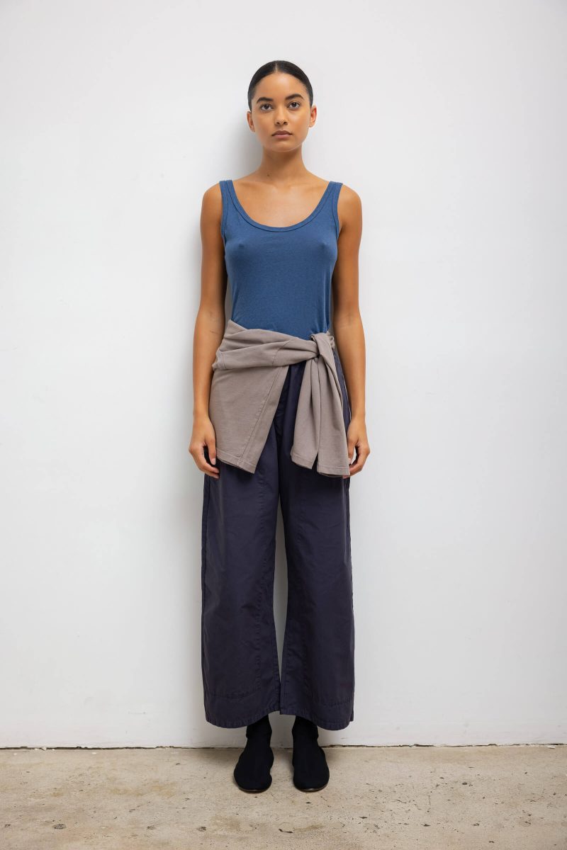 LESET LAURA LAURASCOOPNECKTANK DENIM ONMODEL 2