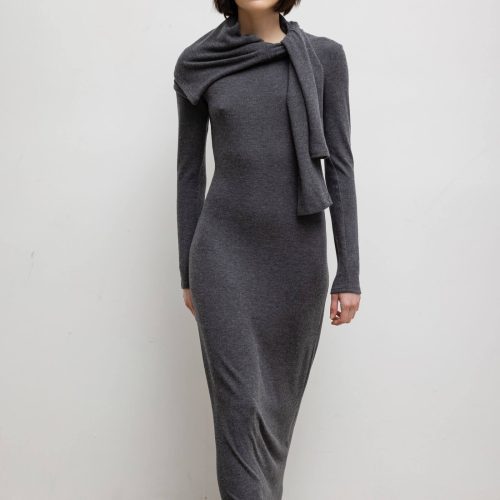 LESET LAUREN LAURENLONGSLEEVEMAXIDRESS CHARCOAL ONMODEL 2