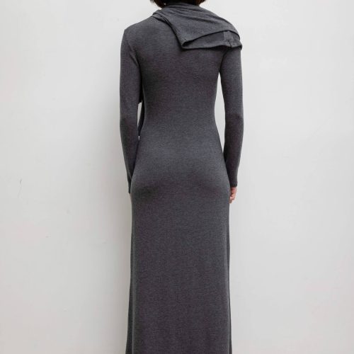 LESET LAUREN LAURENLONGSLEEVEMAXIDRESS CHARCOAL ONMODEL 5