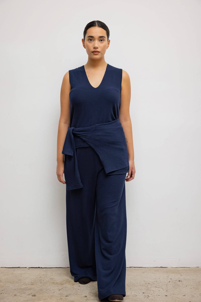 LESET LAUREN LAURENPLEATEDPOCKETPANT NAVY ONMODEL 2