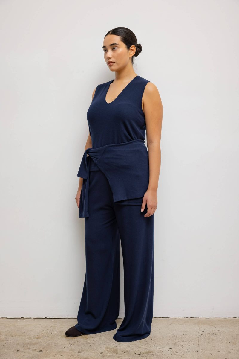 LESET LAUREN LAURENPLEATEDPOCKETPANT NAVY ONMODEL 4