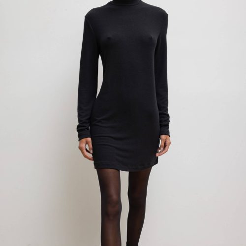 LESET LAUREN LAURENTURTLENECKDRESS BLACK ONMODEL 2