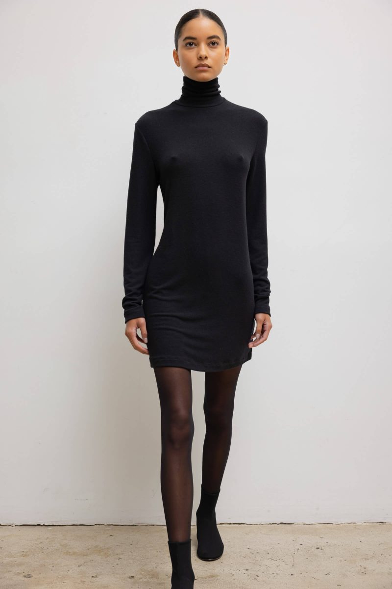 LESET LAUREN LAURENTURTLENECKDRESS BLACK ONMODEL 2