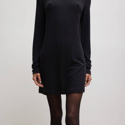 LESET LAUREN LAURENTURTLENECKDRESS BLACK ONMODEL 3