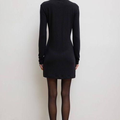 LESET LAUREN LAURENTURTLENECKDRESS BLACK ONMODEL 5