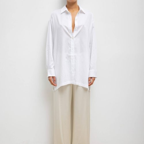 LESET YOKO YOKOOVERSIZEDBUTTONDOWN WHITE ONMODEL 2