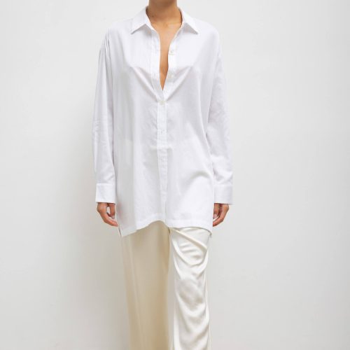 LESET YOKO YOKOOVERSIZEDBUTTONDOWN WHITE ONMODEL 3