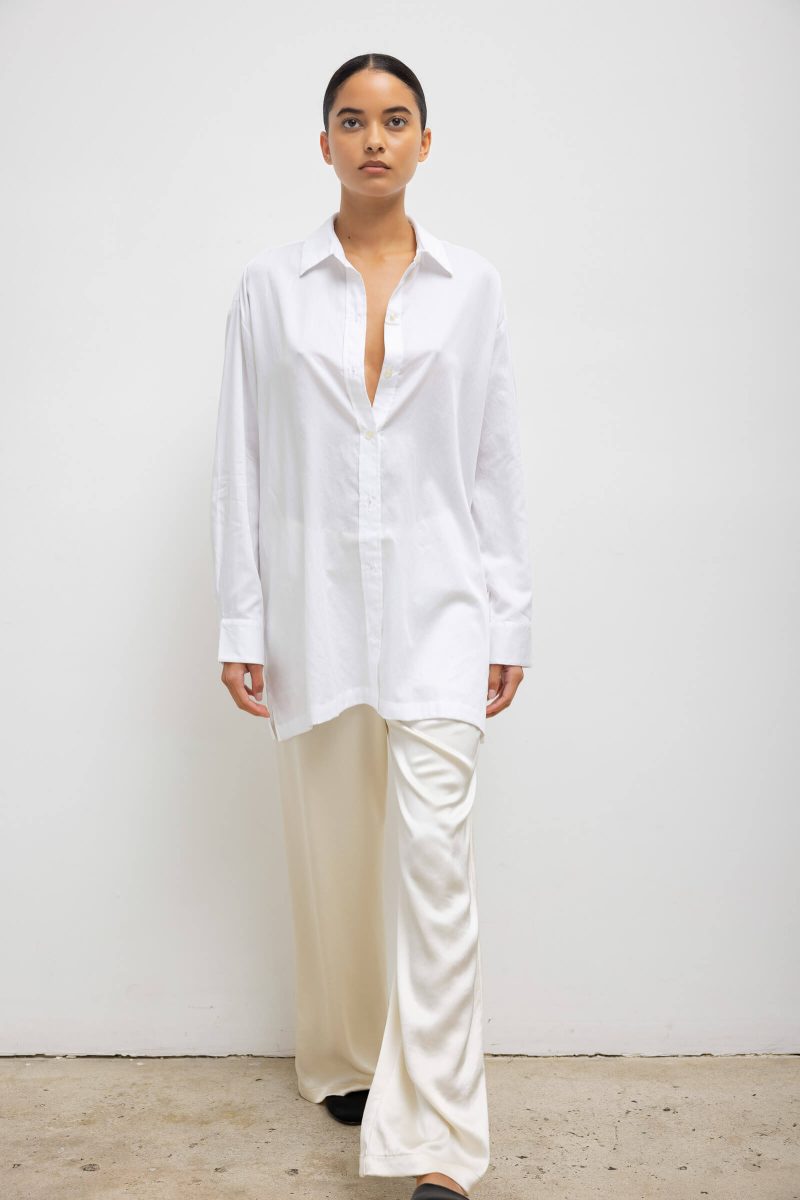 LESET YOKO YOKOOVERSIZEDBUTTONDOWN WHITE ONMODEL 3