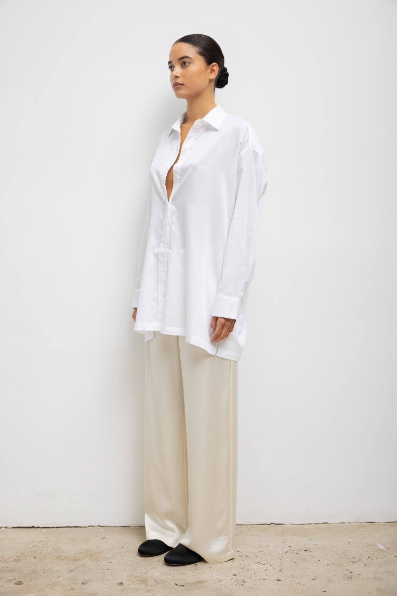 LESET YOKO YOKOOVERSIZEDBUTTONDOWN WHITE ONMODEL 5