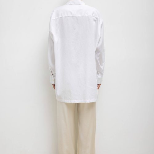 LESET YOKO YOKOOVERSIZEDBUTTONDOWN WHITE ONMODEL 6