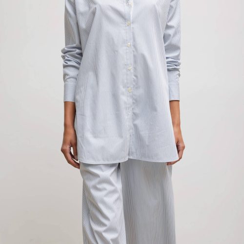 LESET YOSHI YOSHICOLLARLESSBUTTONDOWN SEASIDESTRIPE ONMODEL 4