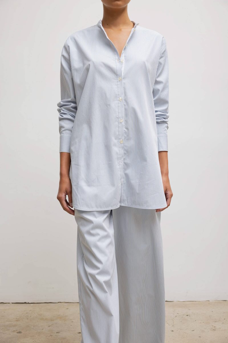 LESET YOSHI YOSHICOLLARLESSBUTTONDOWN SEASIDESTRIPE ONMODEL 4