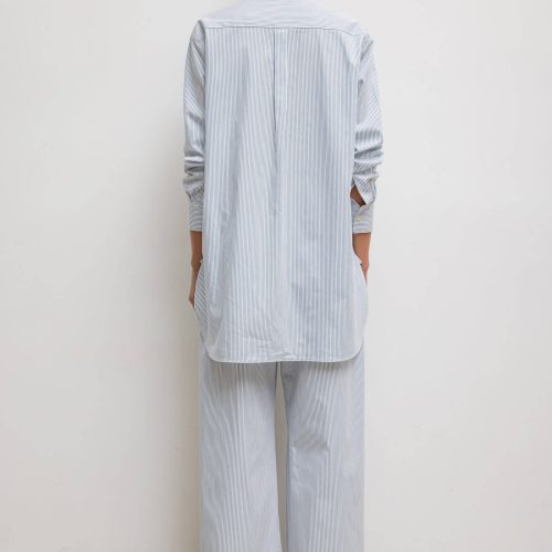 LESET YOSHI YOSHICOLLARLESSBUTTONDOWN SEASIDESTRIPE ONMODEL 6