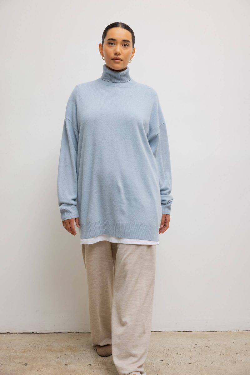 LESET ZOE ZOEOVERSIZEDTURTLENECK AZURE ONMODEL 3