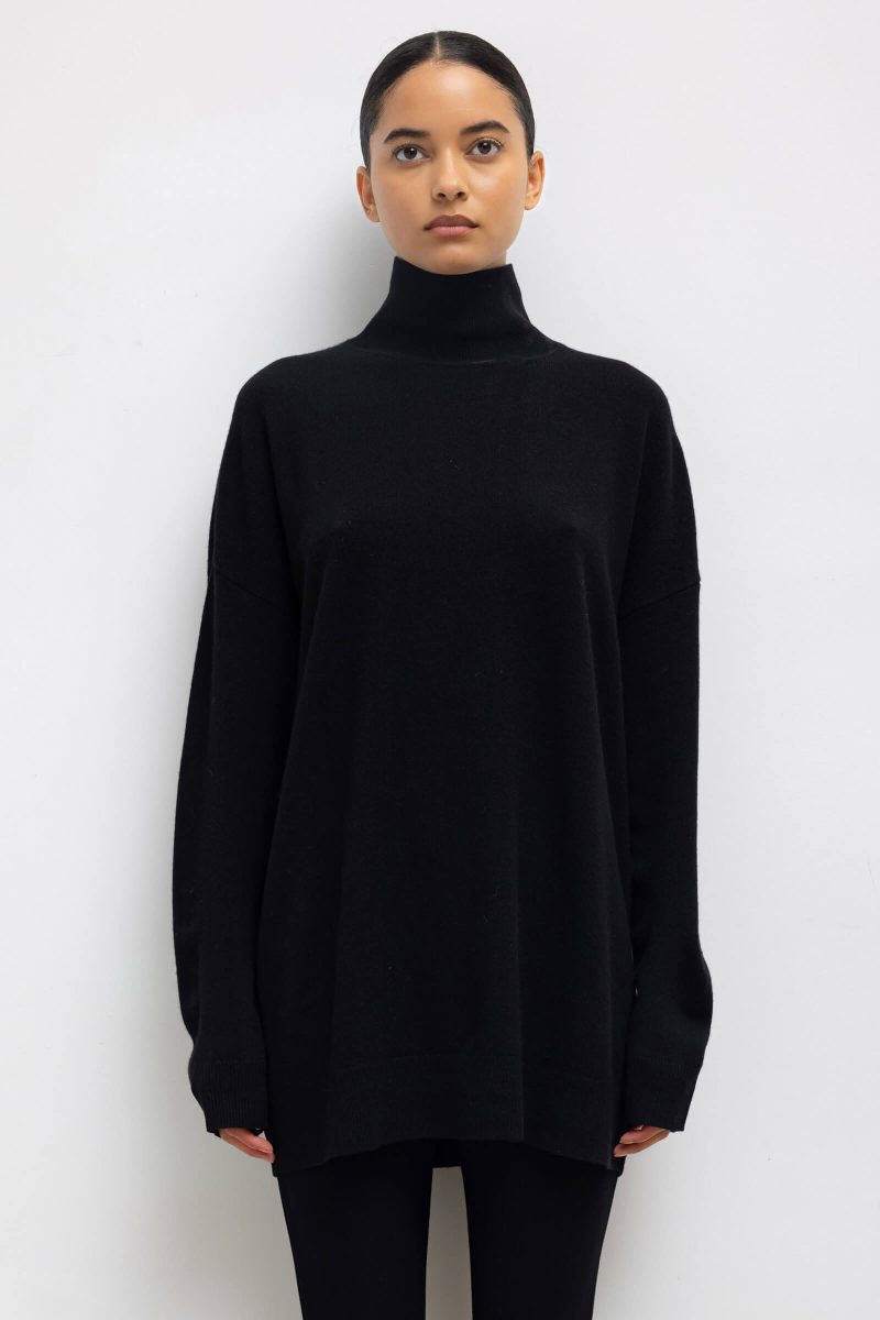 LESET ZOE ZOEOVERSIZEDTURTLENECK BLACK ONMODEL 1