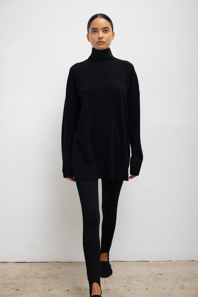 LESET ZOE ZOEOVERSIZEDTURTLENECK BLACK ONMODEL 3