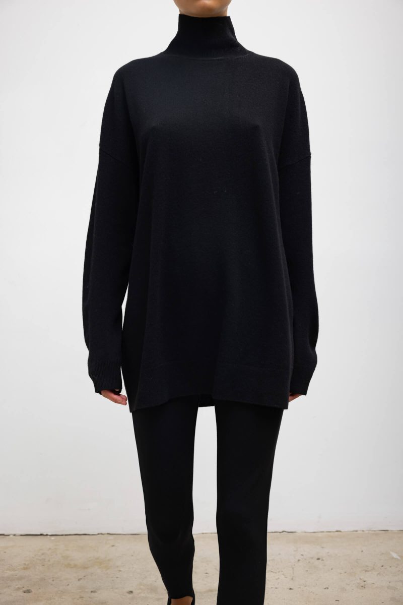 LESET ZOE ZOEOVERSIZEDTURTLENECK BLACK ONMODEL 4