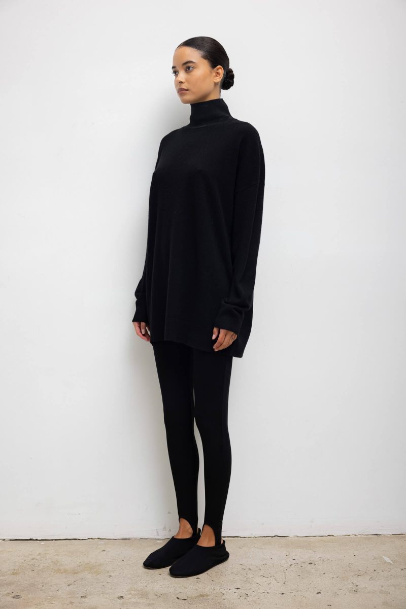 LESET ZOE ZOEOVERSIZEDTURTLENECK BLACK ONMODEL 5